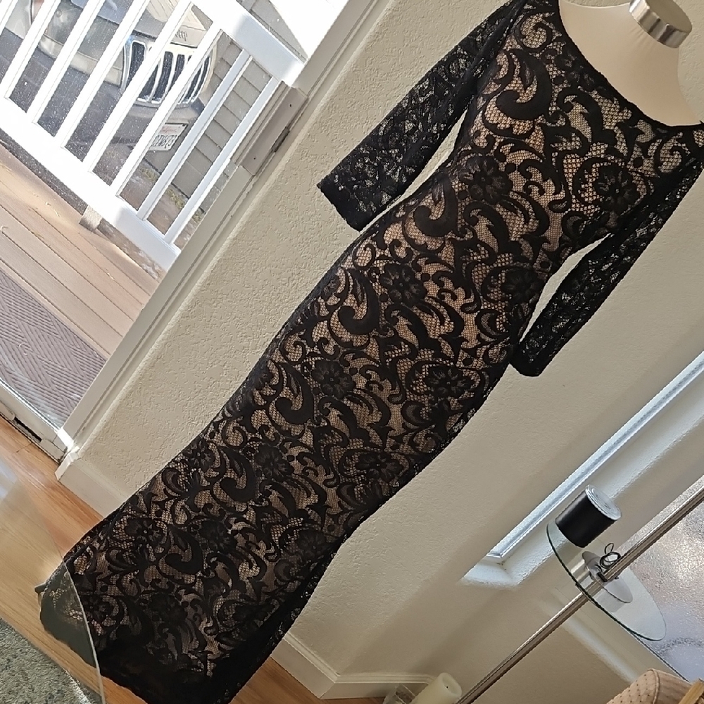 Elegant Black Lace Backless Dress